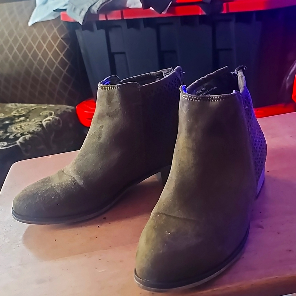 BOOTS 👢 - Picture 2 of 4